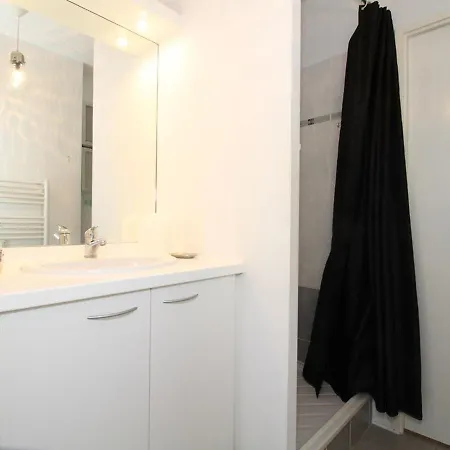 Apartment T2 Avec Terrasse, Proche Thermes, Garage Et Wifi - - Fr-1-553-182 *