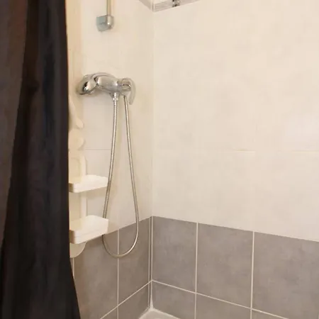 شقة T2 Avec Terrasse, Proche Thermes, Garage Et Wifi - - Fr-1-553-182